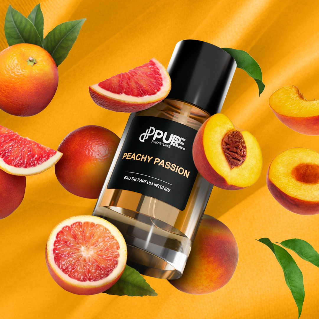 Peachy Passion von PURE. Parfums umgeben von reifen Pfirsichen und floralen Noten mit passender Probe zum risikofreien Testen